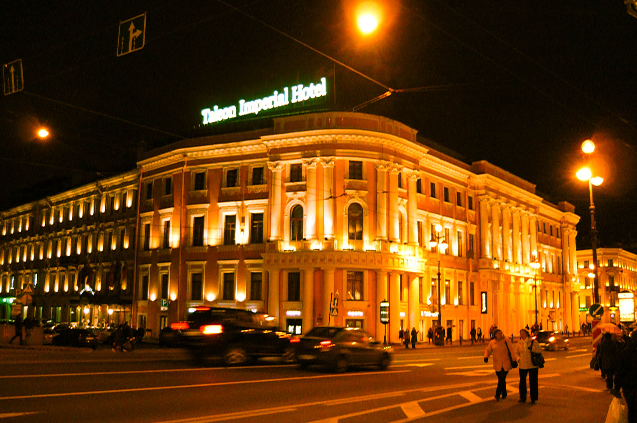 The beginning of the Nevskiy prospect (Saint-Petersburg) [Alexander Shemetev]